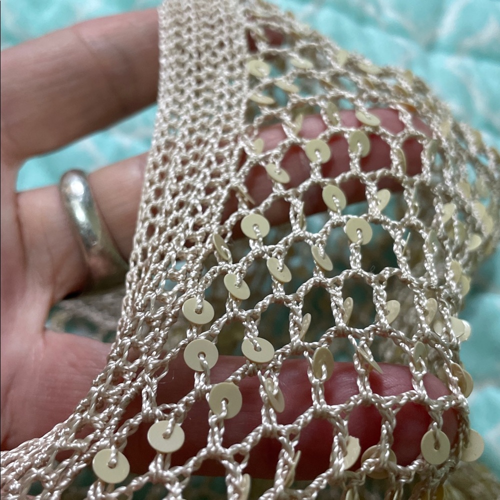 Sheer crochet top with sequins - Picture 5 of 6